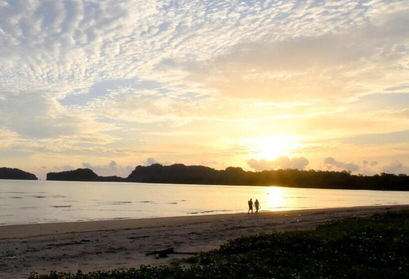 فندق Seesea Resort