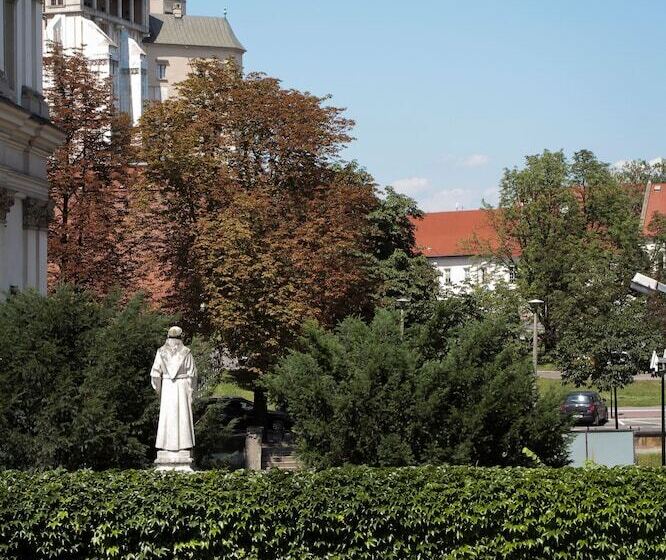 Отель Stradonia Serviced Apartments