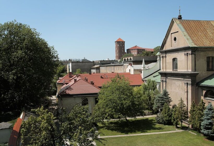 Отель Stradonia Serviced Apartments