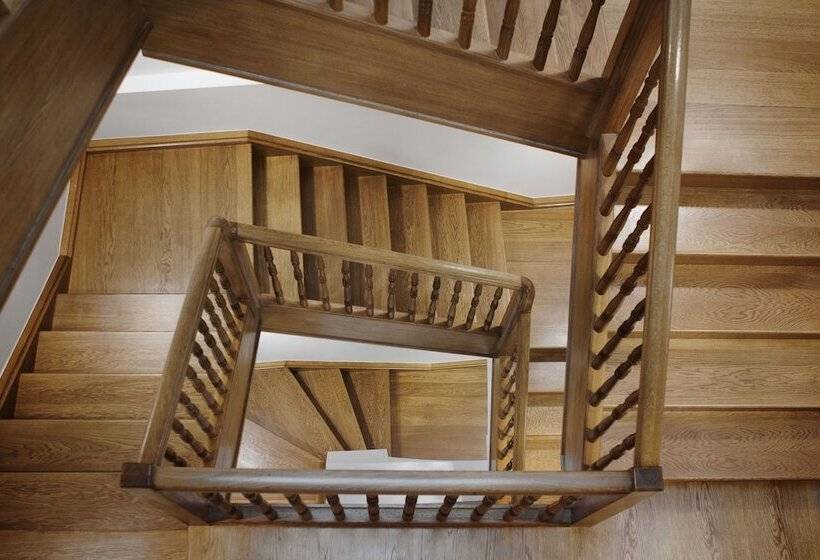 Отель Stradonia Serviced Apartments