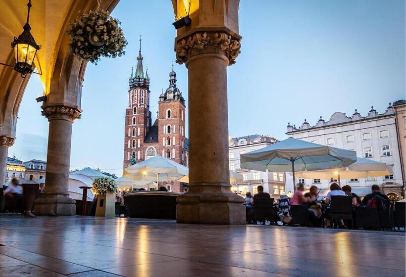 Отель Stradonia Serviced Apartments