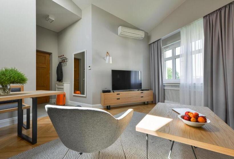 Отель Stradonia Serviced Apartments