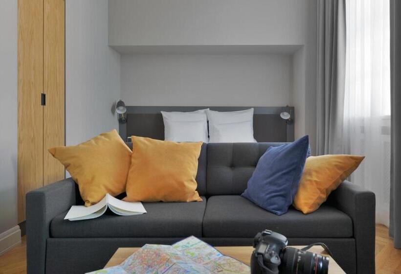 Отель Stradonia Serviced Apartments