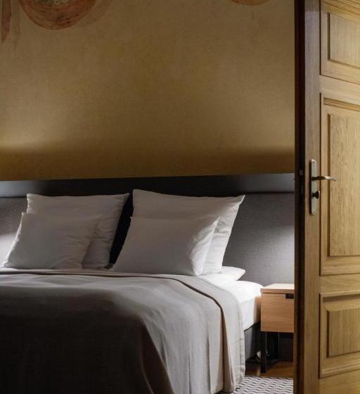 Отель Stradonia Serviced Apartments