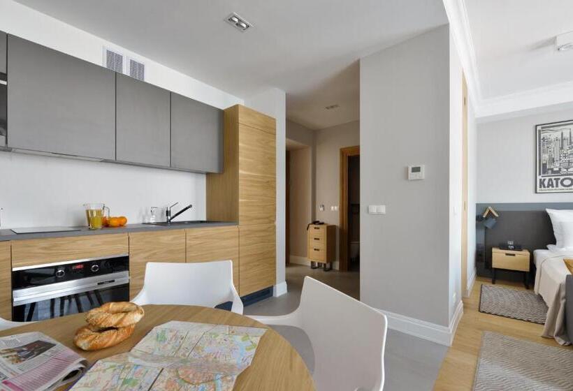 Отель Stradonia Serviced Apartments