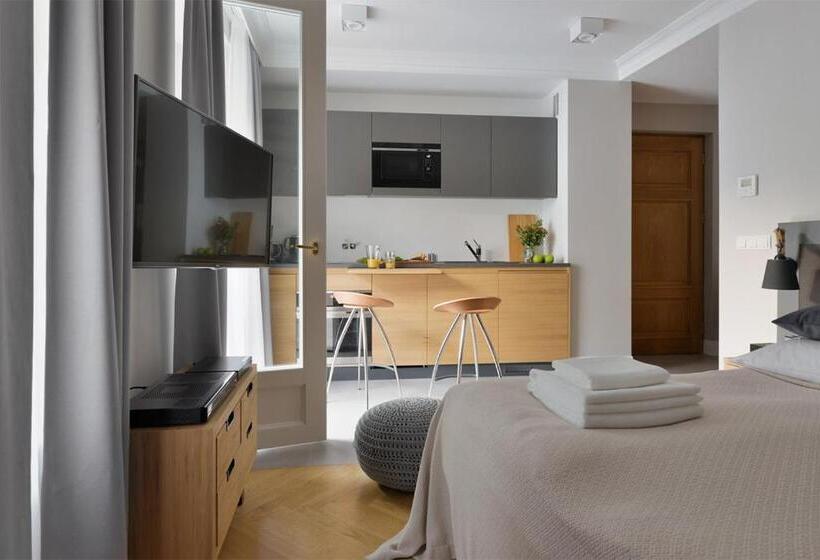 Отель Stradonia Serviced Apartments