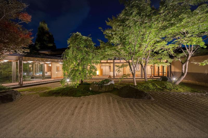 בית מלון כפרי Iizaka Onsen Surikamitei Ohtori