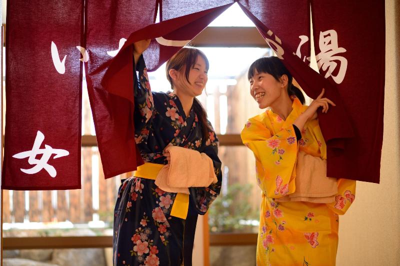 בית מלון כפרי Iizaka Onsen Surikamitei Ohtori