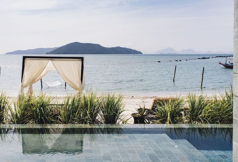 בית מלון כפרי The Beach Samui