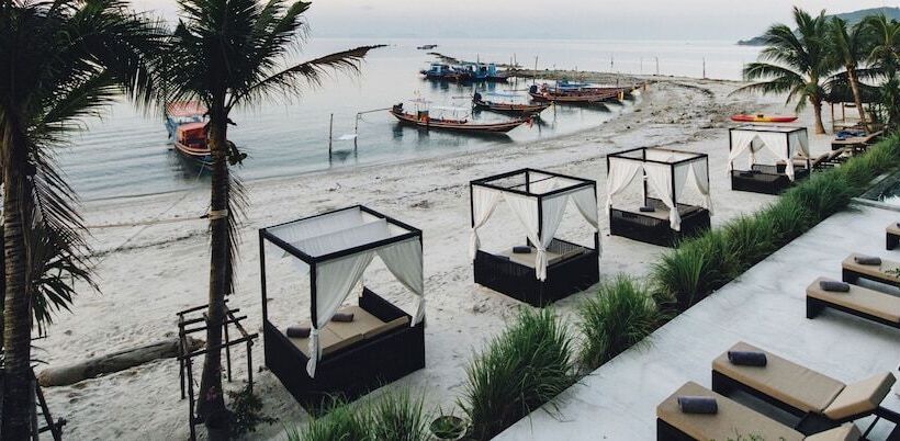 בית מלון כפרי The Beach Samui