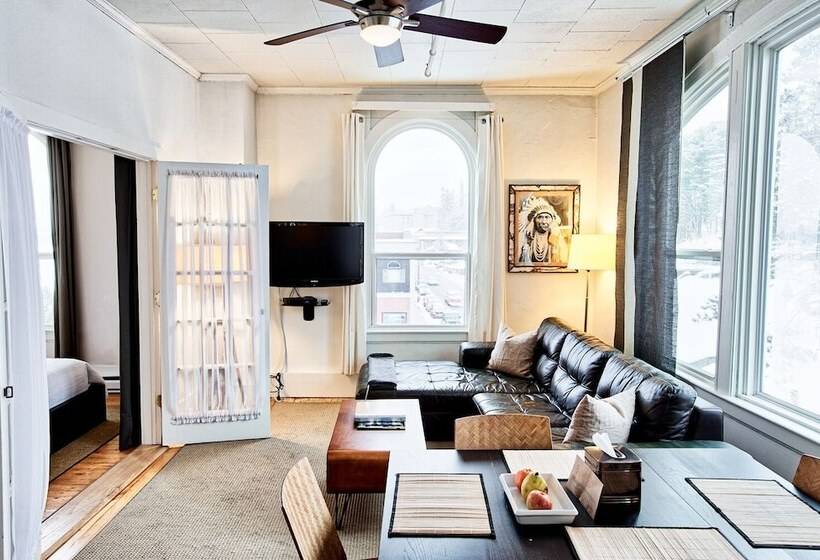 فندق The Haus On Mirror Lake