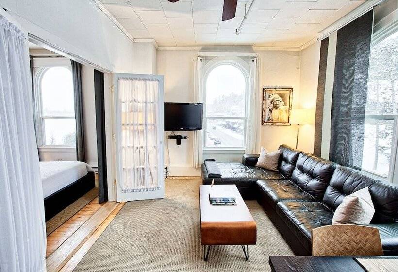 فندق The Haus On Mirror Lake