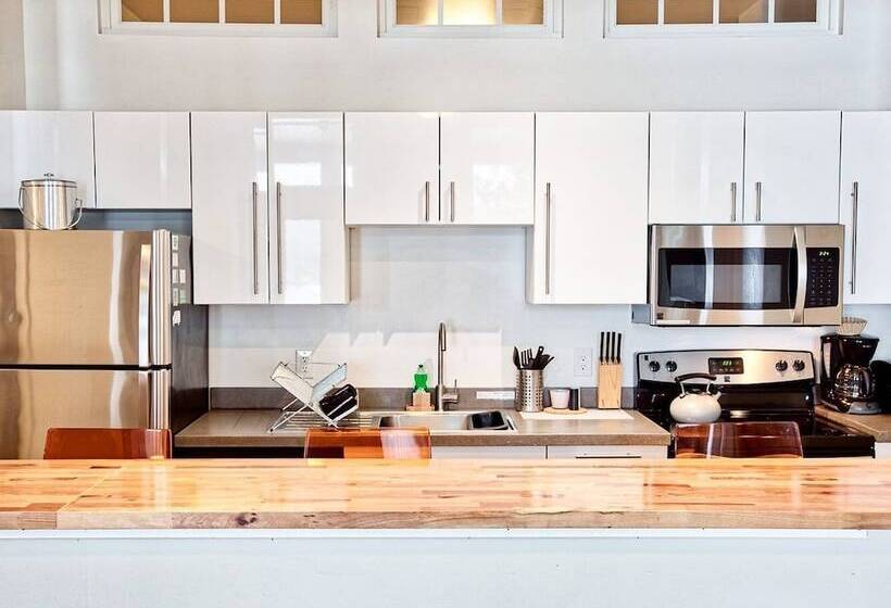 فندق The Haus On Mirror Lake