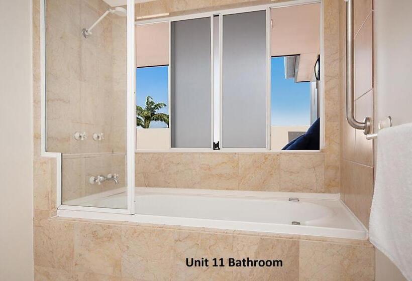 ホテル The Newport On Macrossan   Adults Only