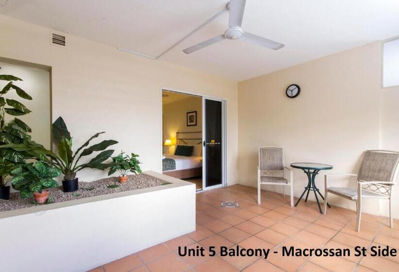 ホテル The Newport On Macrossan   Adults Only