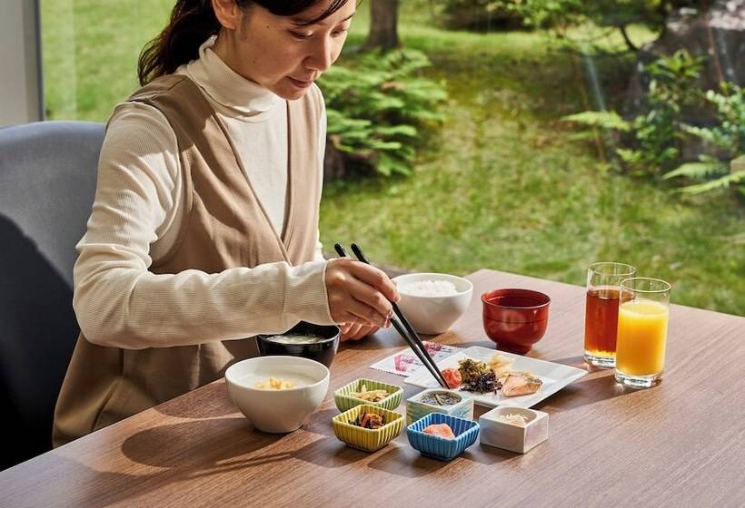 Отель Tsukasa Royal