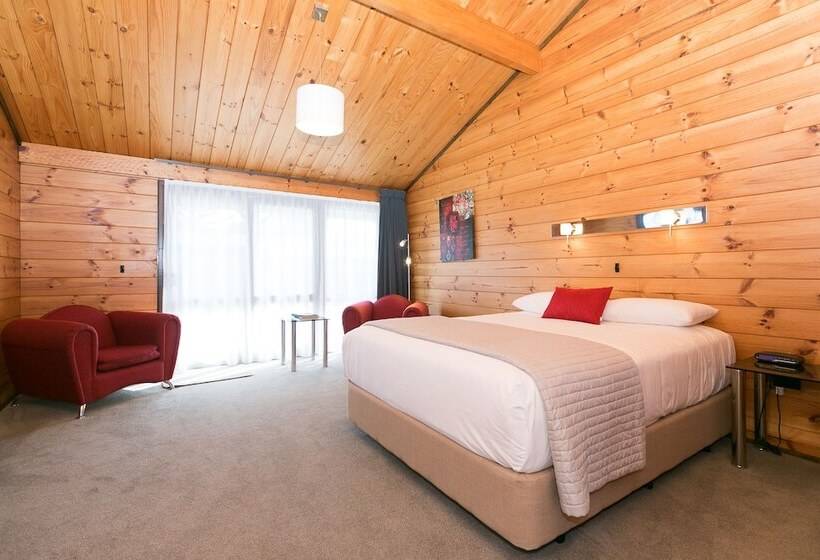 Lockwood Manor Motel