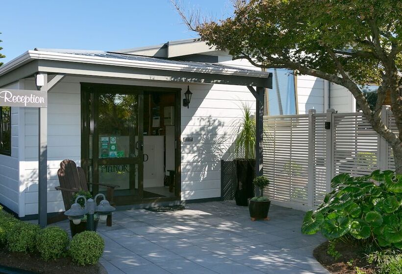 Lockwood Manor Motel