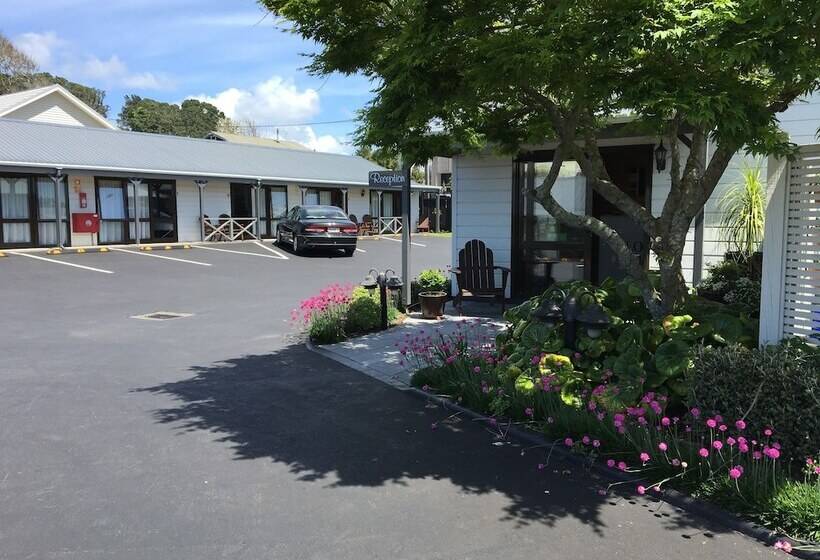 Lockwood Manor Motel