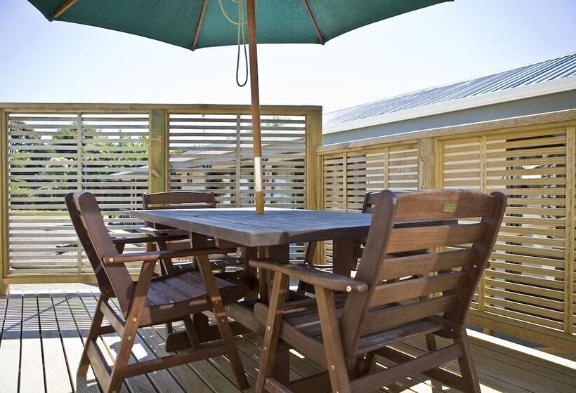 Lockwood Manor Motel