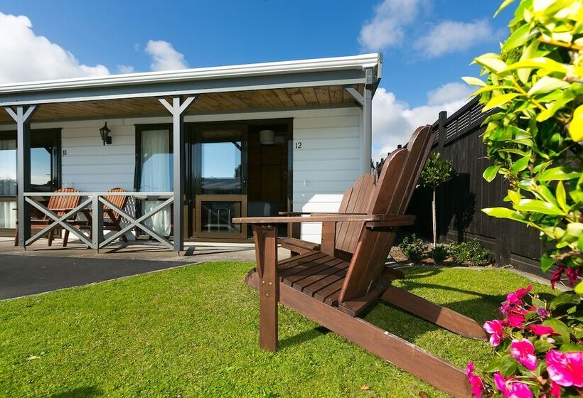 Lockwood Manor Motel