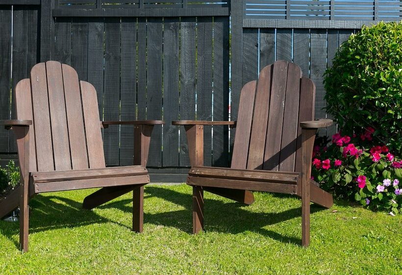 Lockwood Manor Motel