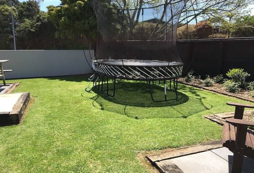 Lockwood Manor Motel