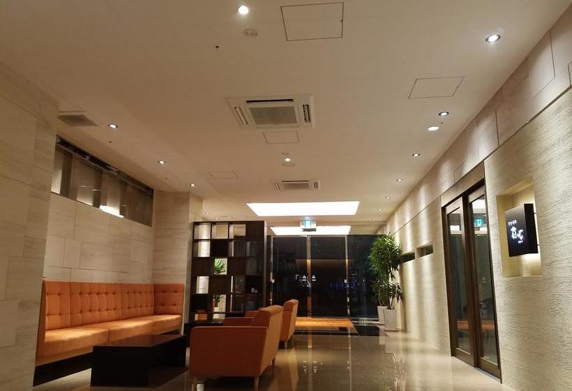 酒店 Lub D Osaka Honmachi   Near Dotonbori & Next To Hommachi Station