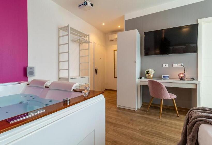 Отель 4 Star Suite Spa   Self Check In