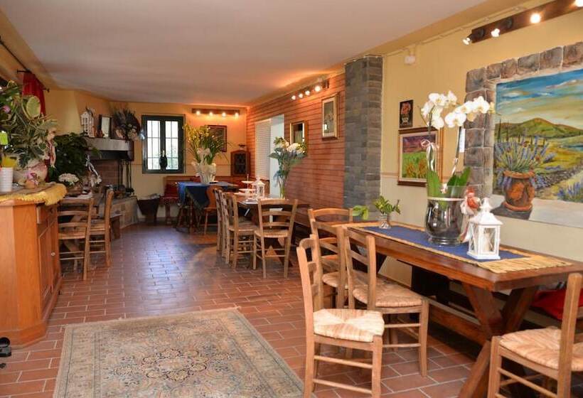 هتل Agriturismo Campofiorito