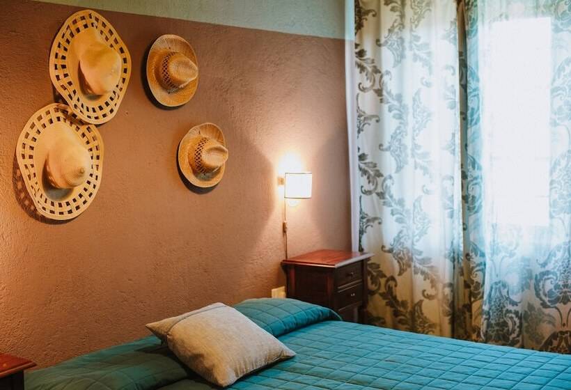 هتل Agriturismo La Papessa