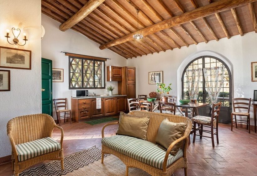 هتل Agriturismo La Papessa