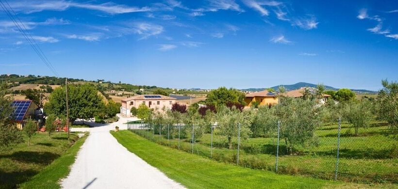 Отель Azienda Agrituristica Le Bucoliche