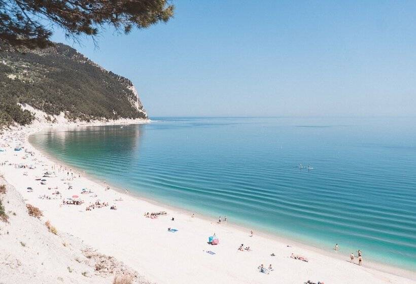 هتل B&b A Portata Di Mare