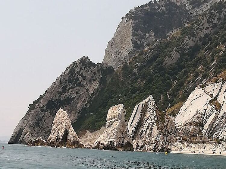 هتل B&b A Portata Di Mare