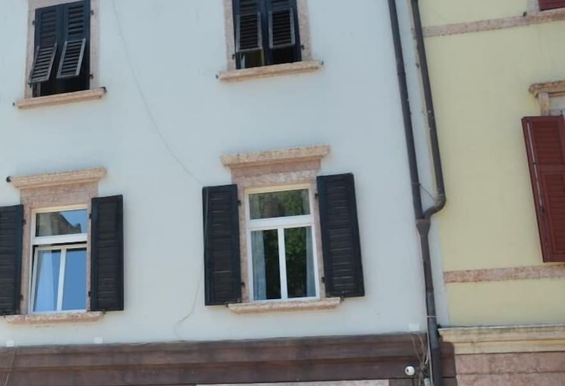 هتل B&b La Loggia Del Castello