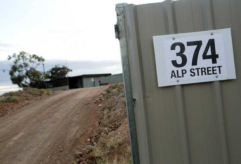 هتل Breakaway Views 374 Alp St