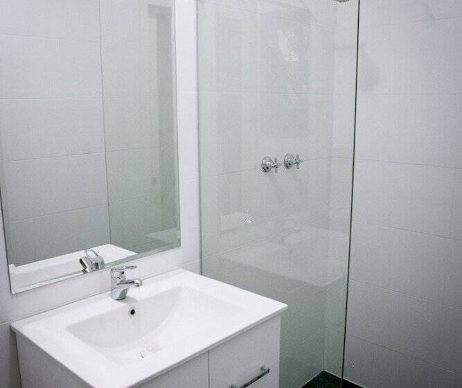 هتل Breakaway Views 374 Alp St