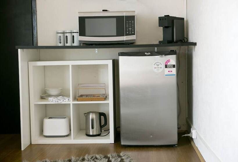 هتل Breakaway Views 374 Alp St