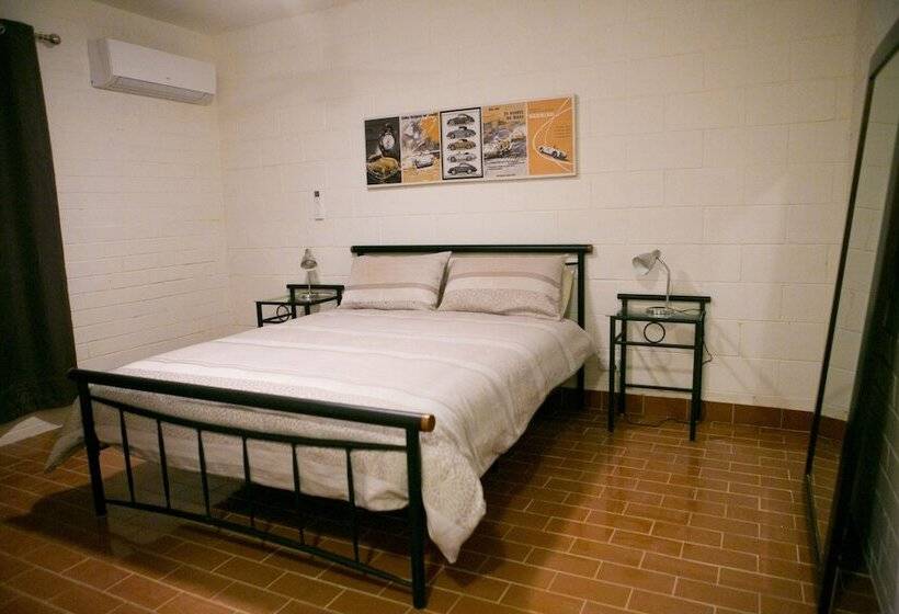 هتل Breakaway Views 374 Alp St