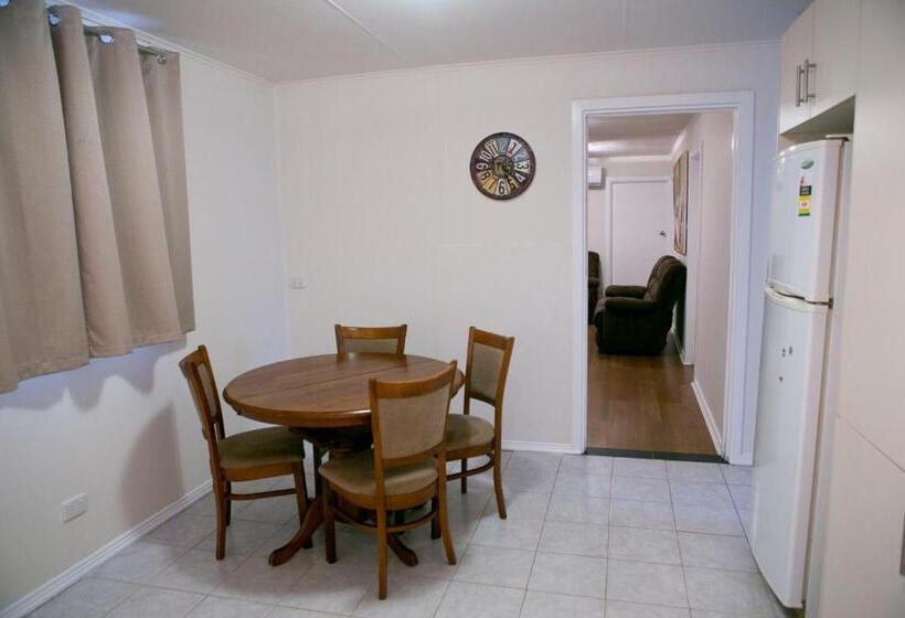 هتل Breakaway Views 374 Alp St