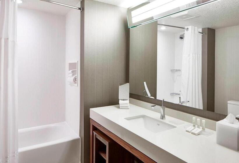 فندق Courtyard By Marriott Minneapolis West