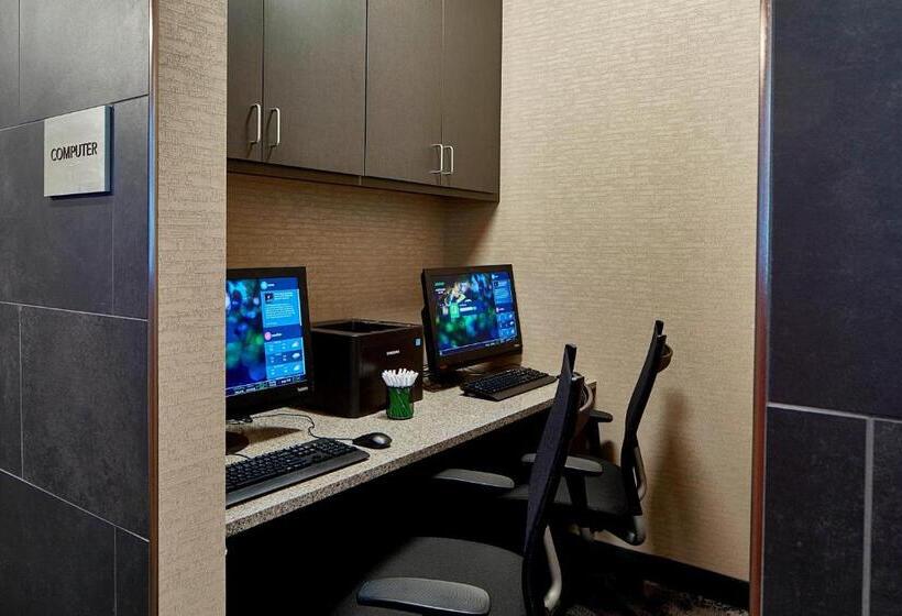 فندق Courtyard By Marriott Minneapolis West