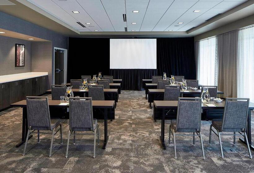 فندق Courtyard By Marriott Minneapolis West