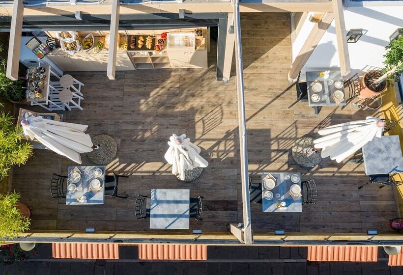 Отель Cressa Suites Adults Only