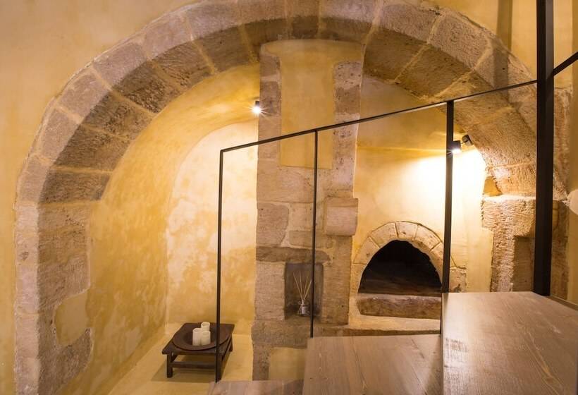 Отель Cressa Suites Adults Only