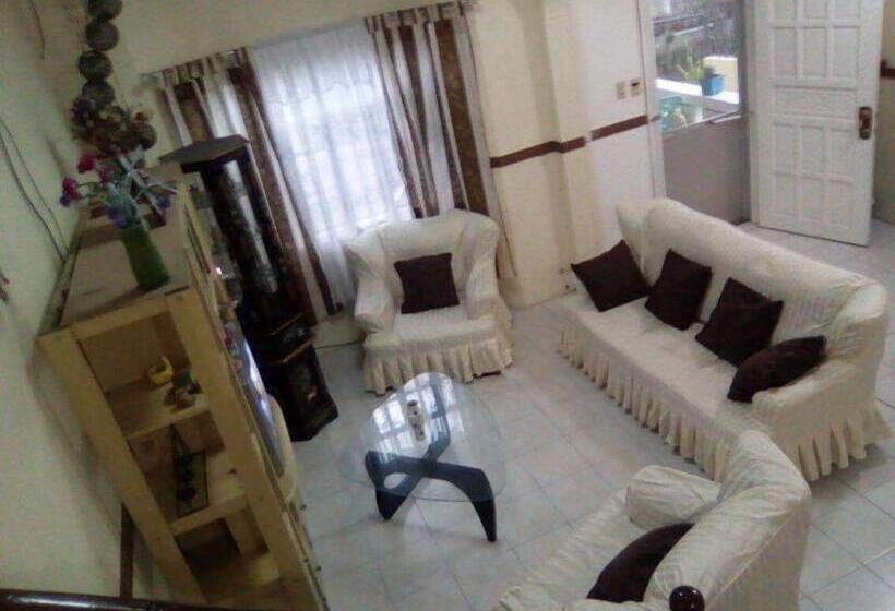 בית מלון כפרי De Hagan Transient Baguio City