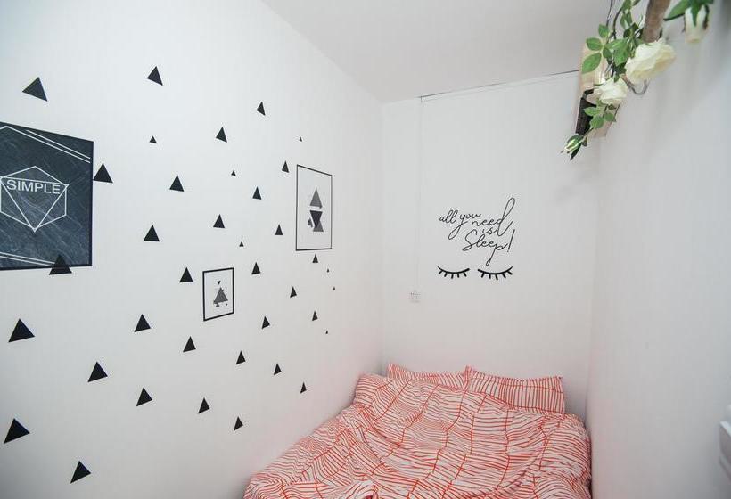 Отель Guilin Hundred Lives Youth Hostel