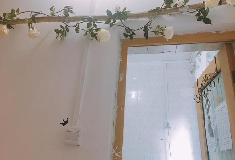 Отель Guilin Hundred Lives Youth Hostel