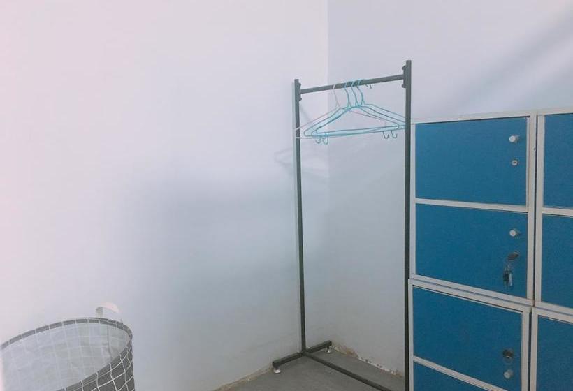 Отель Guilin Hundred Lives Youth Hostel